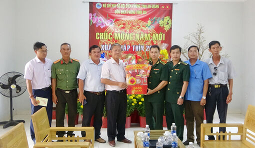 Lãnh đạo huyện Tri Tôn chúc Tết ngày cuối năm Quý Mão