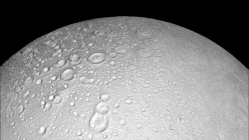 Phát hiện đại dương bí mật bên trong Mặt trăng của sao Thổ