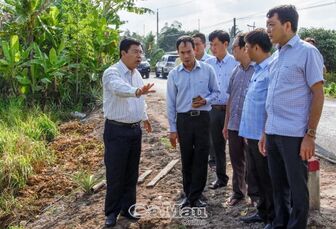 Cà Mau: Bí thư Tỉnh uỷ khảo sát tình hình sụt lún tại huyện Trần Văn Thời