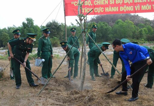 “Tết trồng cây đời đời nhớ ơn Bác Hồ”