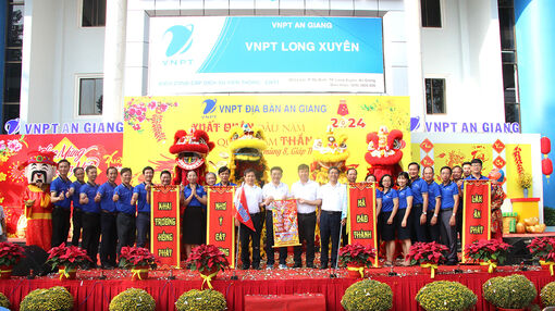 VNPT An Giang xuất quân bán hàng đầu năm Giáp Thìn 2024
