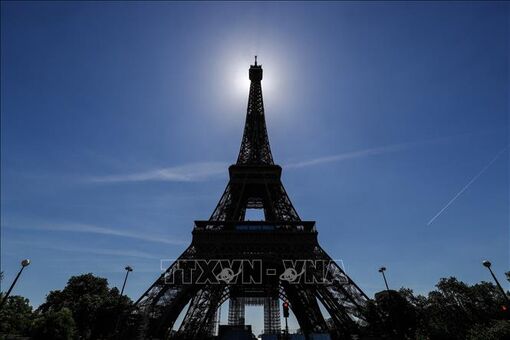 Tháp Eiffel đóng cửa do đình công