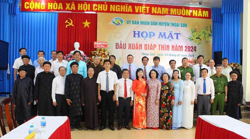 Thoại Sơn họp mặt nhân sĩ, trí thức, dân tộc, tôn giáo, nhà hảo tâm, doanh nghiệp đầu Xuân Giáp Thìn năm 2024