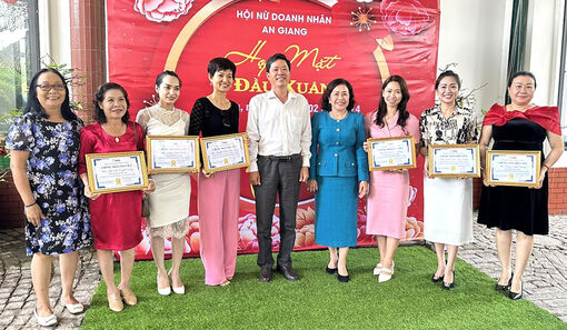 Hội Nữ doanh nhân An Giang họp mặt đầu Xuân Giáp Thìn 2024