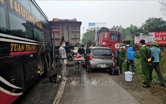 Tai nạn liên hoàn trên Quốc lộ 1A làm hai người thương vong