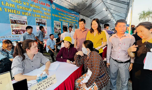 Gần 4.500 người tham dự ngày hội tư vấn học nghề, việc làm TP. Long Xuyên năm 2024