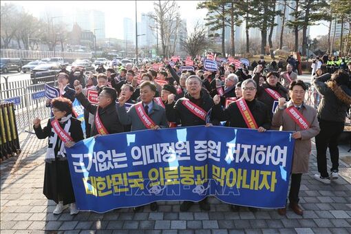 Làn sóng đình công bước sang ngày thứ 7, hệ thống y tế Hàn Quốc chìm trong hỗn loạn