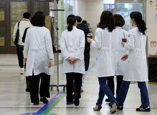 Hàn Quốc: Các bác sỹ phải quay lại làm việc trước 29/2 hoặc chịu phạt