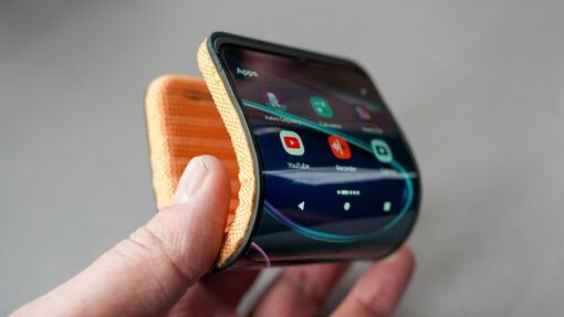Motorola khoe ý tưởng điện thoại quấn quanh cổ tay