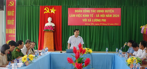 Chủ tịch UBND huyện Tri Tôn làm việc với xã Lương Phi