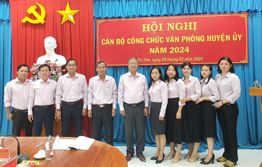 Văn phòng Huyện ủy Tri Tôn phát động thi đua “nói không với tiêu cực”