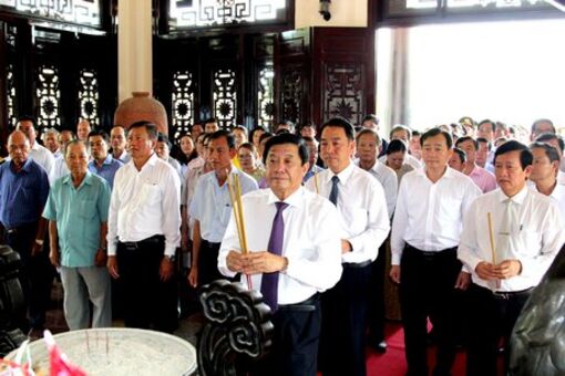 Dâng hương kỷ niệm 36 năm ngày mất Chủ tịch HĐBT Phạm Hùng