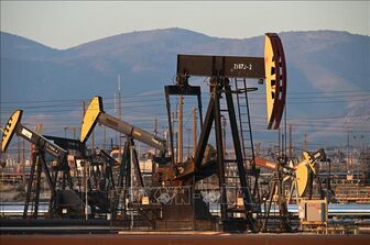 Giá dầu thế giới tăng nhờ lực đẩy từ OPEC+