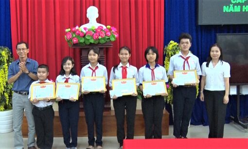 Phòng Giáo dục và Đào tạo TP. Châu Đốc tổng kết Hội thi hùng biện tiếng Anh