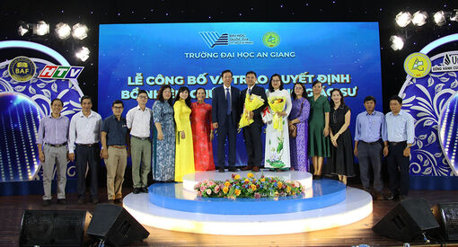 Trường Đại học An Giang trao quyết định bổ nhiệm 2 phó giáo sư