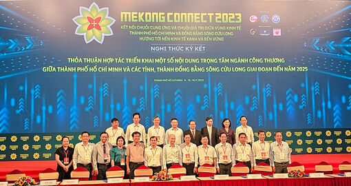 Vực dậy thế mạnh miền Tây