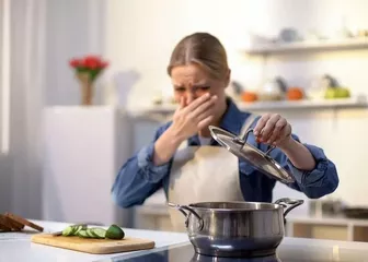 Mẹo khử nhanh mùi thức ăn, mùi hôi trong nhà và bếp