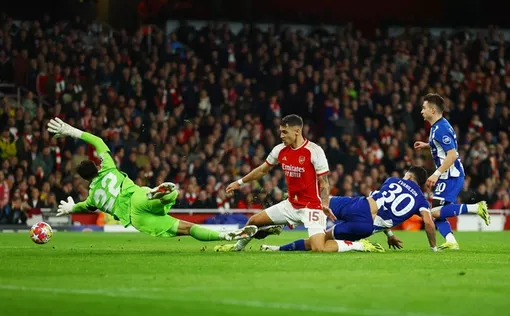 "Đấu súng" nghẹt thở, Arsenal phá dớp vào tứ kết Champions League