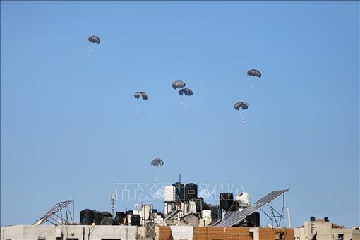 Hàng cứu trợ lần đầu tiên vào được thành phố Gaza sau nhiều tuần