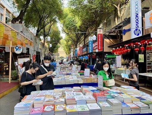 Nhiều tựa sách mới được giới thiệu tại Hội Sách xuyên Việt 2024