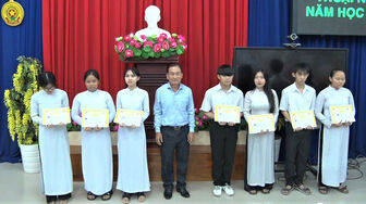 Hội Khuyến học TP. Châu Đốc trao học bổng Thoại Ngọc Hầu năm học 2023 - 2024