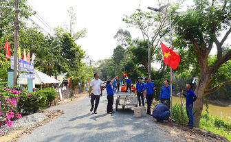 Thị đoàn Tân Châu ra quân thực hiện đoạn đường thanh niên