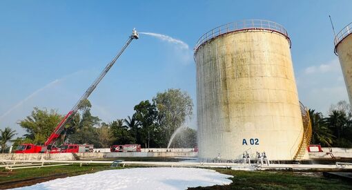Thực tập phương án chữa cháy và cứu nạn cứu hộ kho trung chuyển xăng dầu An Giang