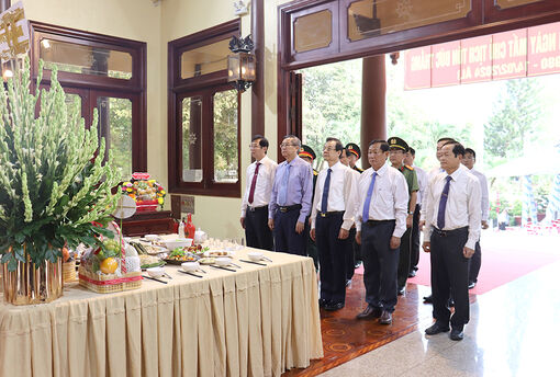 Tỉnh ủy, HĐND, UBND, UBMTTQVN tỉnh An Giang tưởng niệm 44 năm Ngày mất Chủ tịch Tôn Đức Thắng