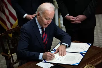 Tổng thống Biden ký ban hành luật cấp ngân sách 1.200 tỷ USD cho Chính phủ Mỹ