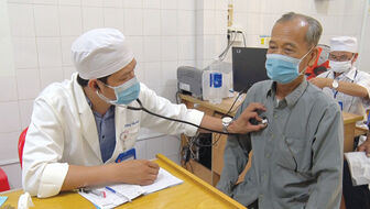 Tăng tỷ lệ bao phủ bảo hiểm y tế ở huyện Phú Tân