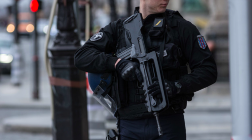 Pháp nâng mức cảnh báo khủng bố sau vụ Nga bị tấn công