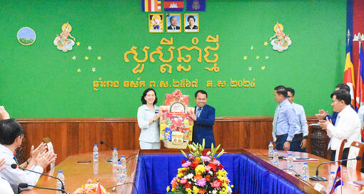 Tỉnh An Giang đến thăm, chúc Tết Chol Chnam Thmay, tại tỉnh Kandal