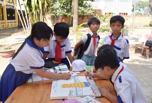 Ra mắt 4 tủ sách “Đáp đền tiếp nối” ở Châu Thành