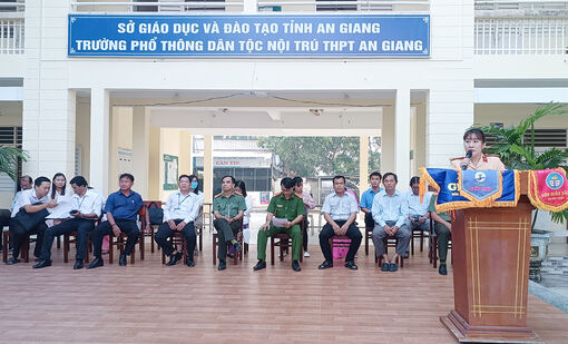 Tuyên truyền kiến thức pháp luật và phòng cháy chữa cháy cho  học sinh Trường THPT Dân tộc nội trú
