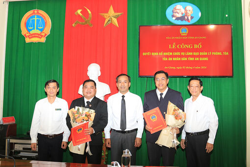 Tòa án Nhân dân tỉnh An Giang trao quyết định bổ nhiệm Chánh tòa Hình sự và Chánh tòa Tòa Dân sự