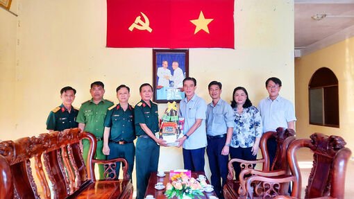 Bí thư Thị ủy Tịnh Biên thăm, động viên Đội K90, K93