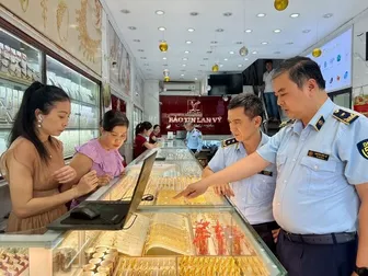 Kiểm tra đột xuất 3 tiệm vàng ở Hà Nội