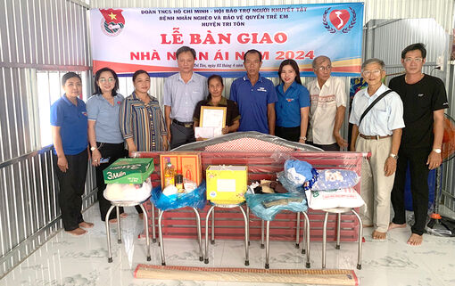 Huyện đoàn Tri Tôn trao nhà Nhân ái cho hộ Khmer khó khăn