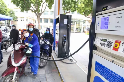 Thủ tướng đánh giá cao Bộ Tài chính thực hiện phát hành hóa đơn bán lẻ xăng dầu