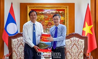 Đoàn công tác tỉnh Cà Mau thăm Đại sứ quán Việt Nam tại Lào