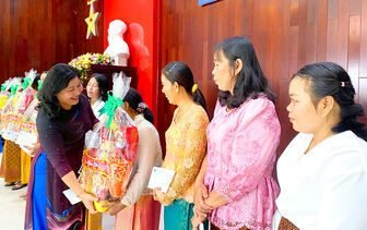 Họp mặt cán bộ, hội viên phụ nữ là dân tộc Khmer dịp Tết Chol Chnam Thmay năm 2024
