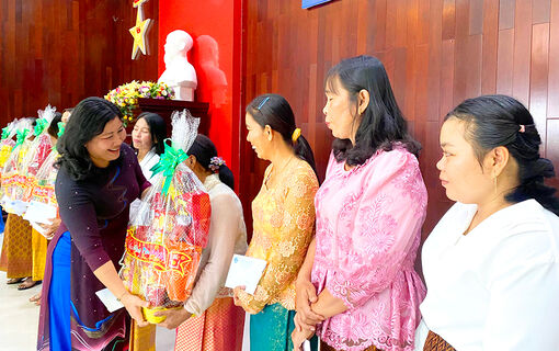 Họp mặt cán bộ, hội viên phụ nữ là dân tộc Khmer dịp Tết Chol Chnam Thmay năm 2024