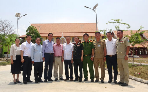 Lãnh đạo huyện Tri Tôn chúc Tết Chol Chnam Thmay huyện giáp ranh phía Campuchia