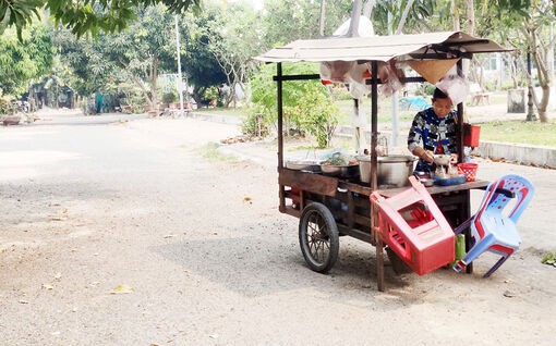 Vất vả mưu sinh mùa nắng nóng
