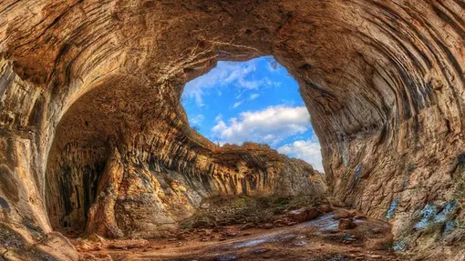 'Đôi mắt' kỳ lạ ở hang động kỳ bí nhất Bulgaria