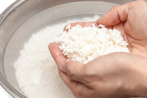 4 lý do bạn cần vo gạo trước khi nấu cơm