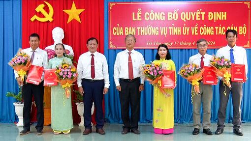 Huyện ủy Tri Tôn công bố quyết định của Ban Thường vụ Tỉnh ủy An Giang về công tác cán bộ
