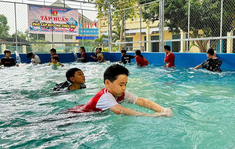 Luyện tập môn bơi phòng, chống đuối nước