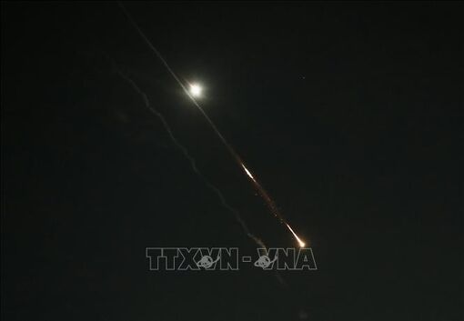 Israel tấn công tên lửa vào Iran