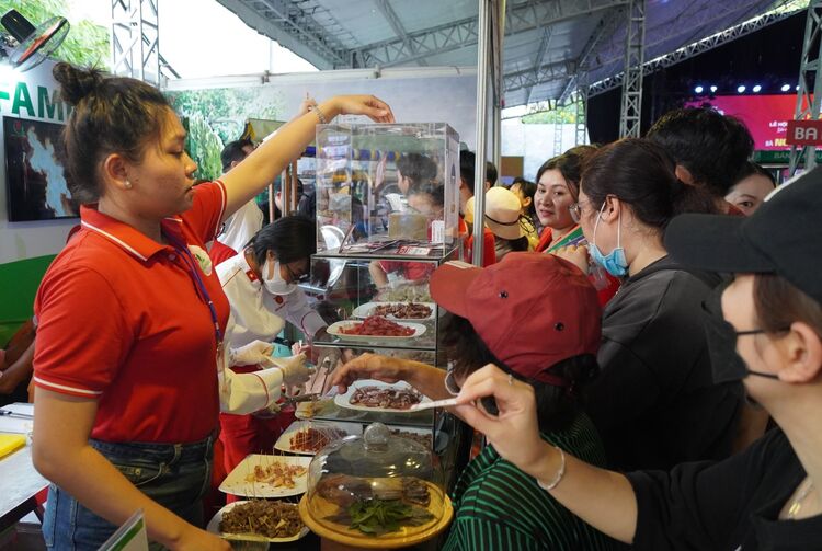 Xác lập kỷ lục hơn 150 món ăn đi kèm bánh mì tại Lễ hội Bánh mì Việt Nam lần thứ 2